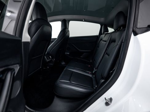 Used 2021 Tesla Model Y Long Range image 14