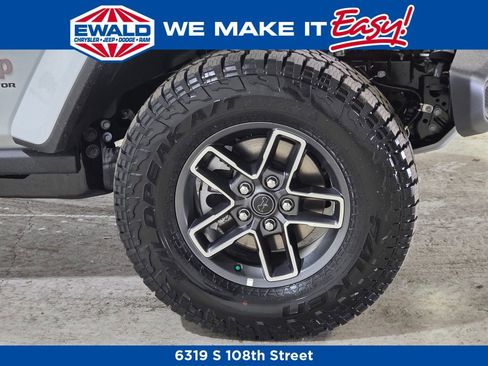 New 2026 Jeep Gladiator Mojave w/ Safety Group AWD/4WD image 17