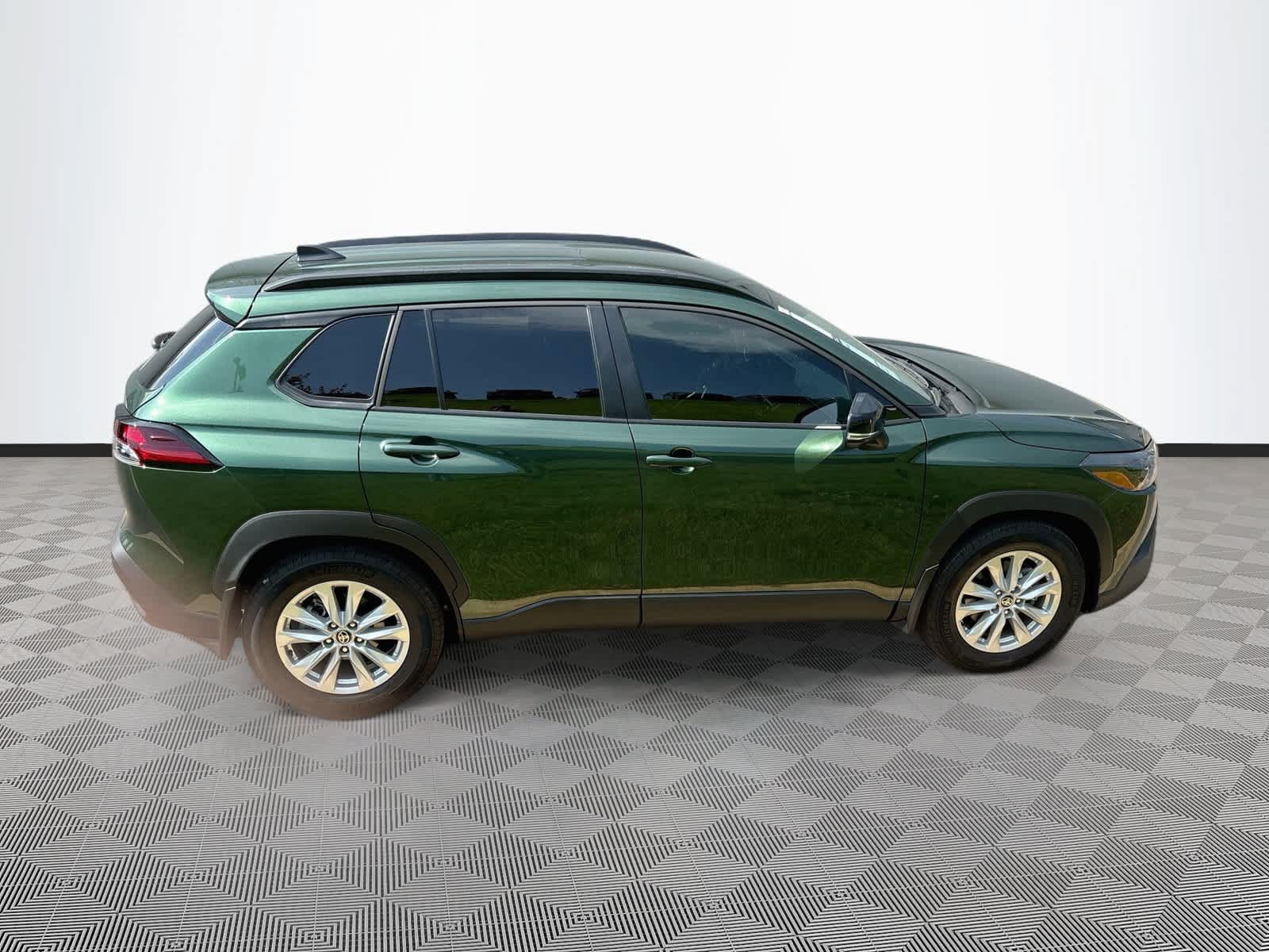 Used 2026 Toyota Corolla Cross LE FWD image 4