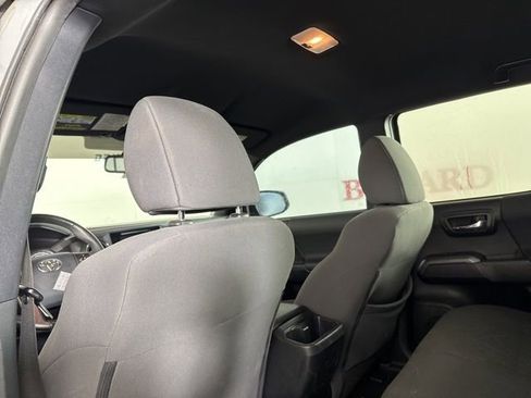 Used 2018 Toyota Tacoma TRD Off-Road image 14