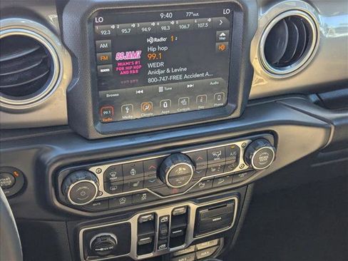 Used 2018 Jeep Wrangler Unlimited Sahara AWD/4WD image 13
