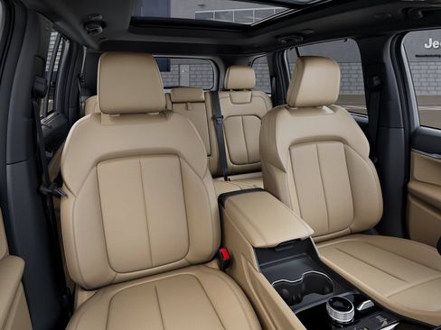 Used 2026 Jeep Grand Cherokee Limited w/ Luxury Tech Group II AWD/4WD image 19