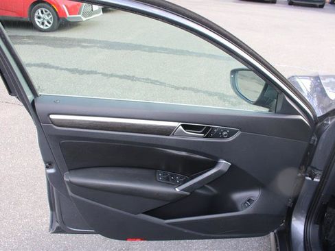 Used 2016 Volkswagen Passat 1.8T SE image 12