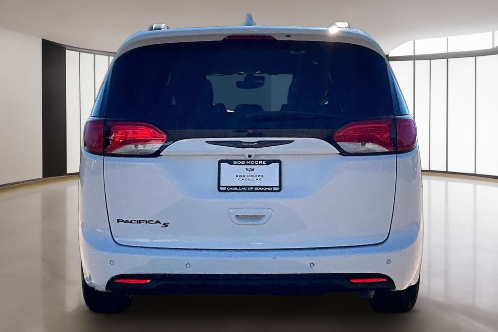 Used 2020 Chrysler Pacifica Touring-L Plus w/ Advanced Safetytec Group FWD image 4