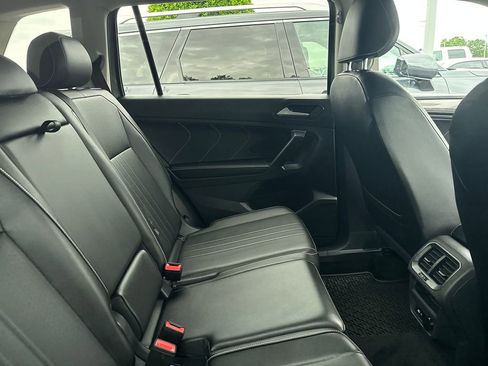 Used 2022 Volkswagen Tiguan SE FWD image 9