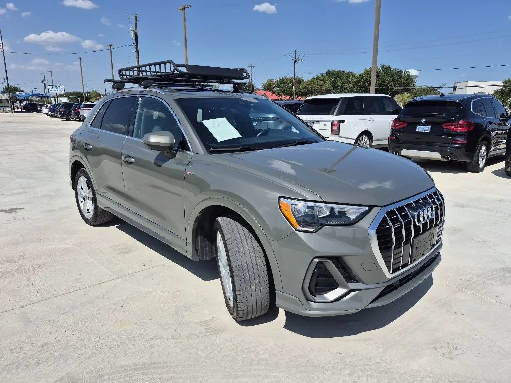 Used 2020 Audi Q3 2.0T Premium w/ Convenience Package AWD/4WD image 4