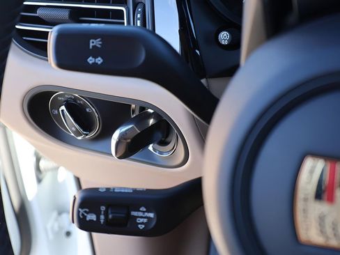 New 2026 Porsche Macan image 33