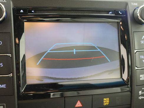 Used 2015 Toyota Camry XLE image 35