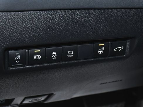 Used 2023 Toyota Venza Limited AWD/4WD image 18