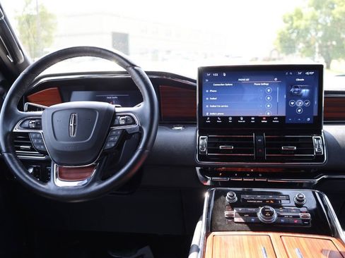 Used 2024 Lincoln Navigator L 4WD image 25