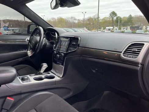Used 2019 Jeep Grand Cherokee SRT image 28
