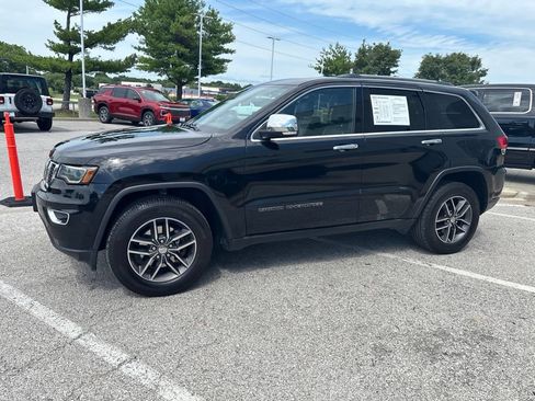 Used 2018 Jeep Grand Cherokee Limited w/ Luxury Group II AWD/4WD image 15