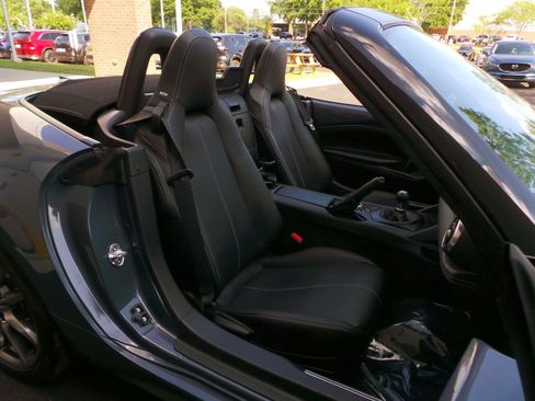Certified 2021 MAZDA MX-5 Miata Grand Touring RWD image 17