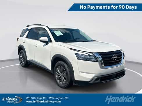Used 2024 Nissan Pathfinder SV FWD image 1