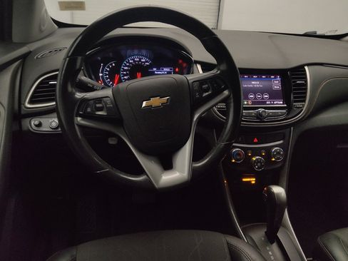 Used 2020 Chevrolet Trax LT w/ LT Convenience Package FWD image 22