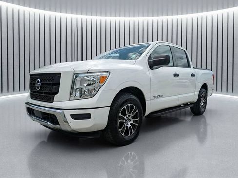 Used 2022 Nissan Titan SV RWD image 8