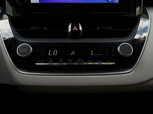 Used 2025 Toyota Corolla LE FWD image 25