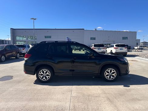 Used 2022 Subaru Forester Premium AWD/4WD image 4