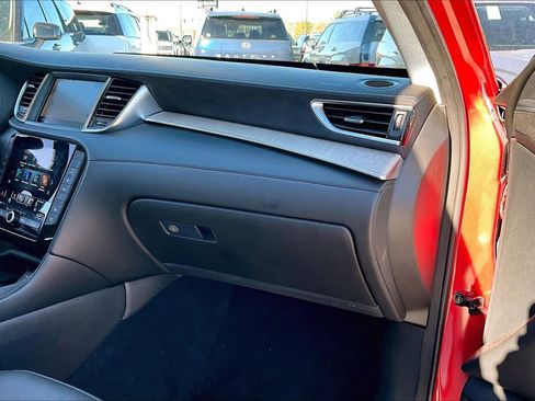 Used 2024 INFINITI QX50 Sensory image 17