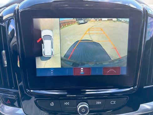 Used 2018 Chevrolet Traverse LT FWD image 19