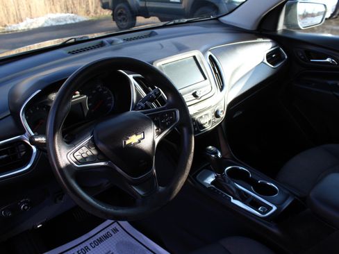 Used 2018 Chevrolet Equinox LT FWD image 18