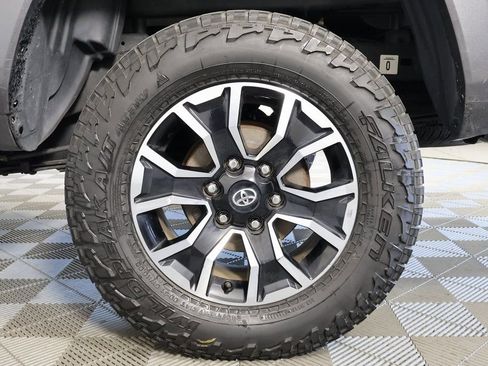Used 2021 Toyota Tacoma TRD Sport w/ Technology Package image 16
