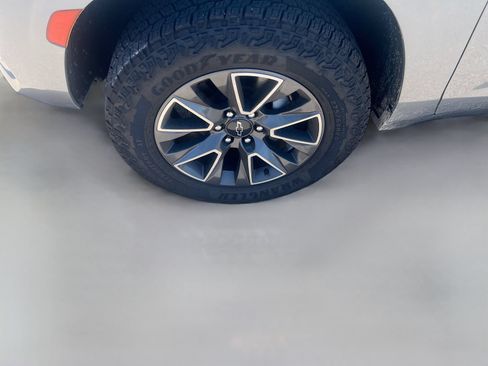 Used 2023 Chevrolet Tahoe Z71 w/ Luxury Package AWD/4WD image 31