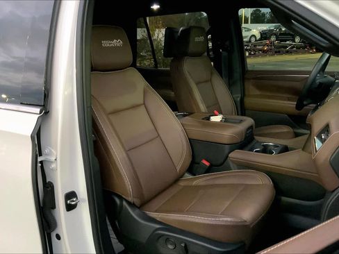 Used 2024 Chevrolet Tahoe High Country image 8