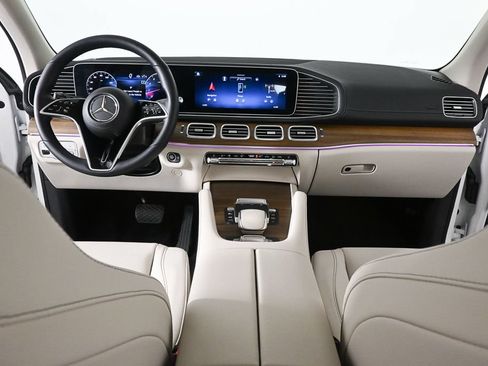 Used 2026 Mercedes-Benz GLS 450 4MATIC image 17