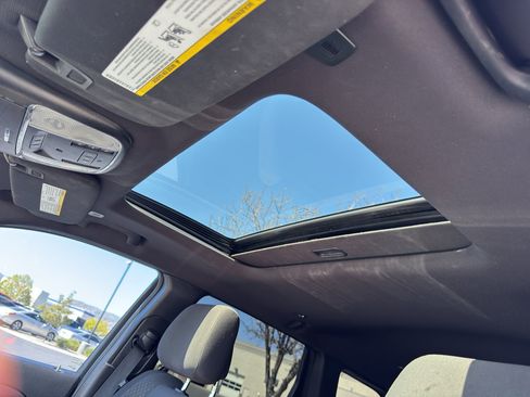 Used 2020 Jeep Grand Cherokee Laredo AWD/4WD image 14