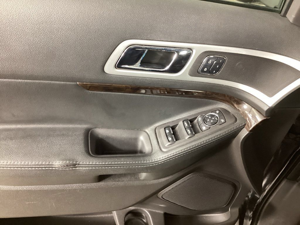 Used 2015 Ford Explorer Limited w/ Equipment Group 302A AWD/4WD image 11