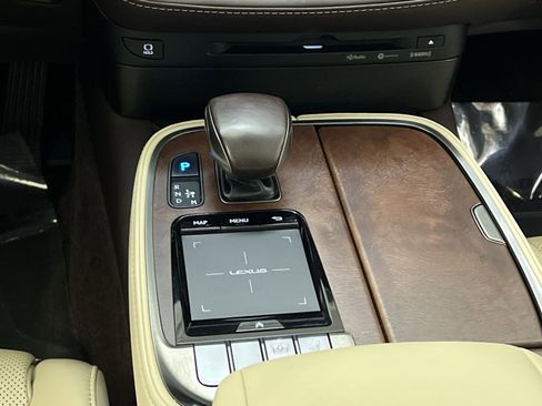 Used 2018 Lexus LS 500 w/ Accessory Package (Z2) image 20