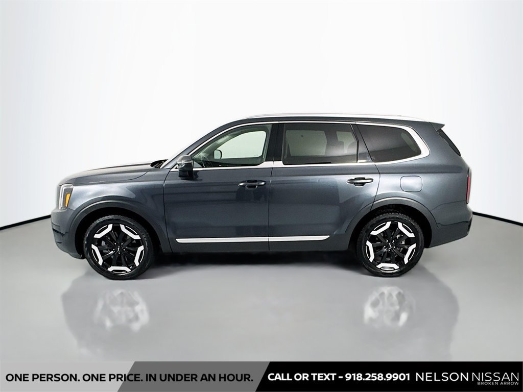 Used 2024 Kia Telluride EX w/ EX Captain's Chair Package FWD image 8