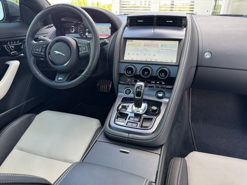 Certified 2022 Jaguar F-TYPE R AWD/4WD image 4