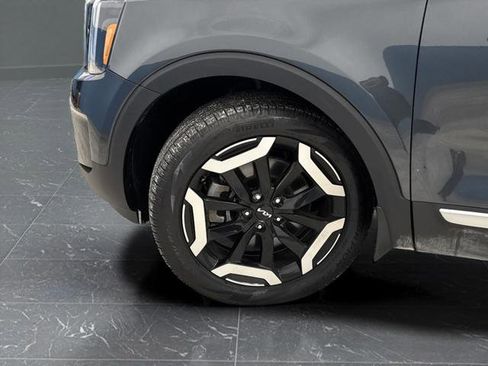 Used 2024 Kia Telluride EX image 36