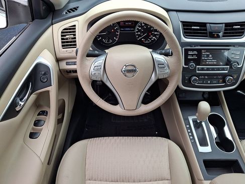 Used 2017 Nissan Altima 2.5 SV FWD image 11