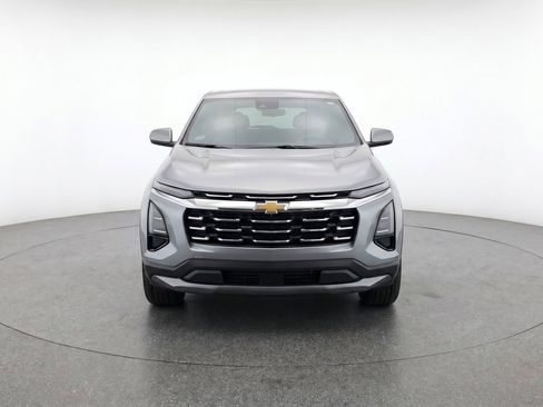 Used 2025 Chevrolet Equinox LT FWD image 2