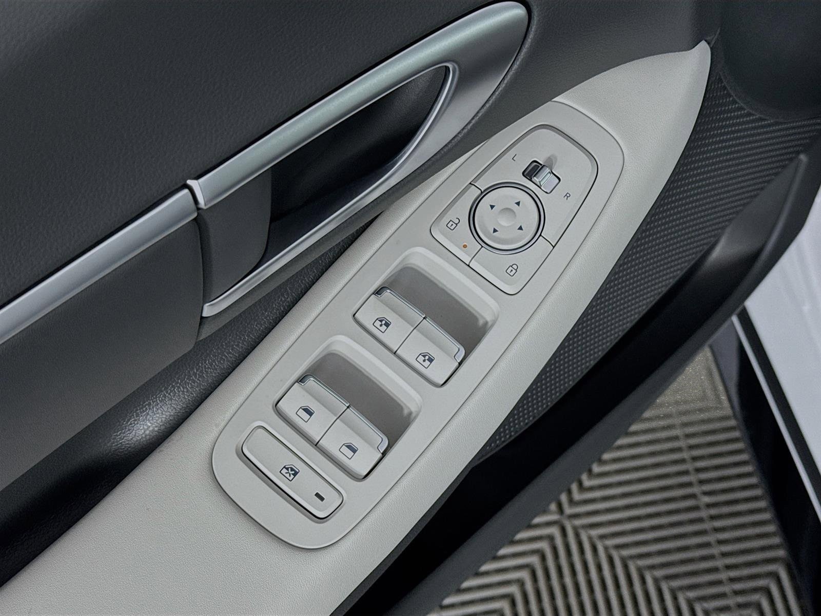 New 2026 Hyundai Sonata SEL FWD image 18