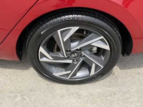 Used 2025 Hyundai Elantra SEL FWD image 8
