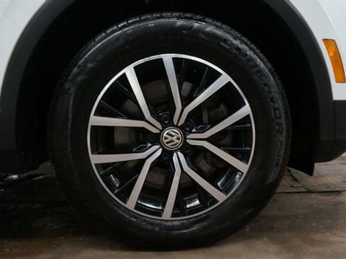 Certified 2021 Volkswagen Tiguan SE w/ Panoramic Sunroof Package image 92