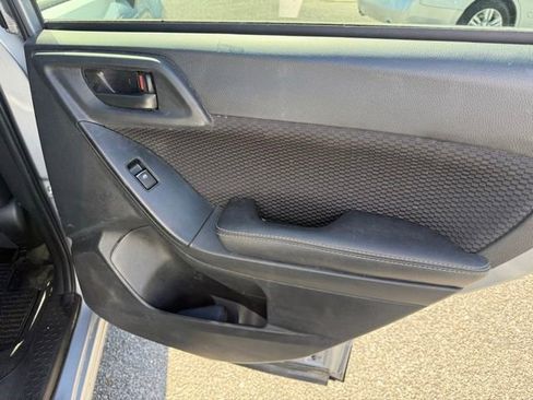 Used 2018 Subaru Forester 2.5i Premium image 18