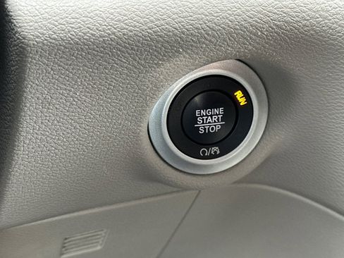 Used 2023 Chrysler Pacifica Touring-L FWD image 24