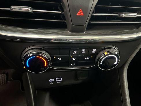 Used 2025 Buick Encore GX Preferred FWD image 16