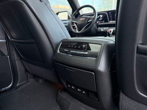Used 2022 Cadillac Escalade Sport Platinum AWD/4WD image 25