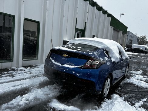 Used 2016 Chevrolet Volt LT w/ Comfort Package FWD image 4