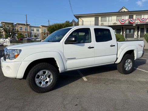 Used 2007 Toyota Tacoma PreRunner RWD image 2