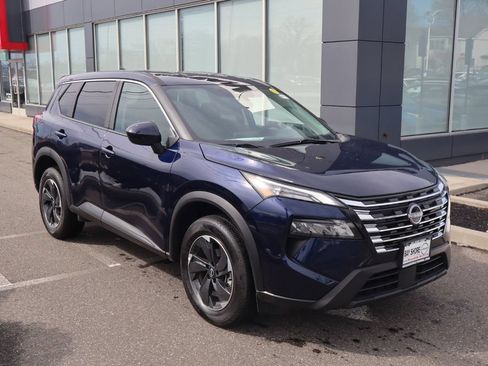 Certified 2025 Nissan Rogue SV AWD/4WD image 3
