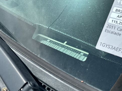 Used 2011 Cadillac Escalade 2WD image 23