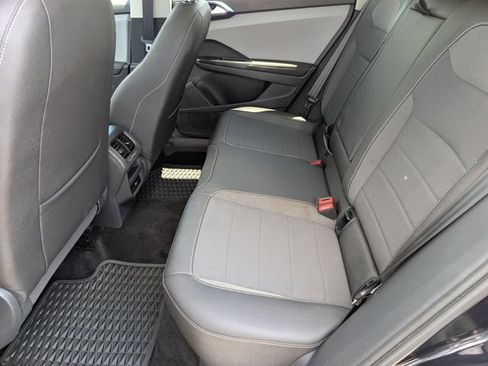 Used 2024 Volkswagen Taos SE w/ Panoramic Sunroof Package FWD image 31