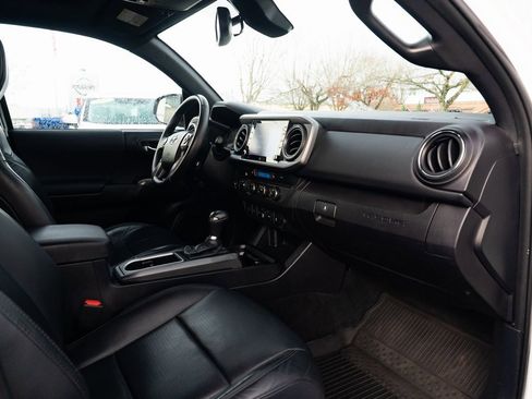 Used 2021 Toyota Tacoma TRD Sport image 27